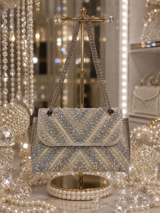 CARTERA CON BRILLOS PLATEADA DE TIRANTES
