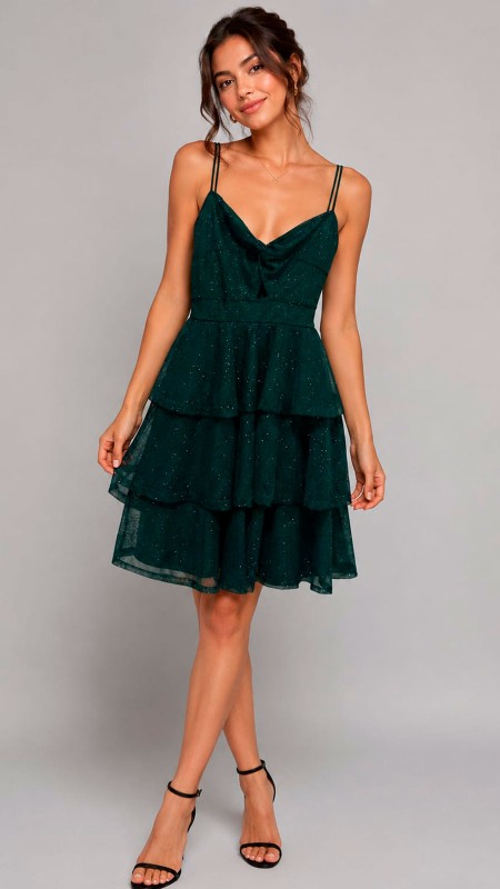 VESTIDO VERDE OSCURO DE TELA CON BRILLOS CON VOLADOS