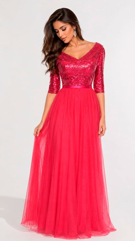 VESTIDO ROJO CON LENTEJUELAS EN LA PARTE DE ARIIBA CON MANGAS CORTAS CORTE PRINCESA TELA  DE TULL ABAJO