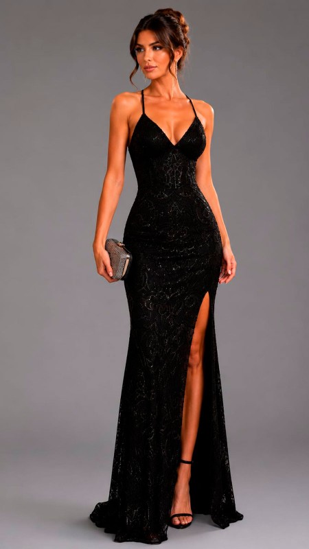 VESTIDO NEGRO CON PEDRERIA EN RELIEVE DE FLORES ESCOTE EN LA ESPALDA