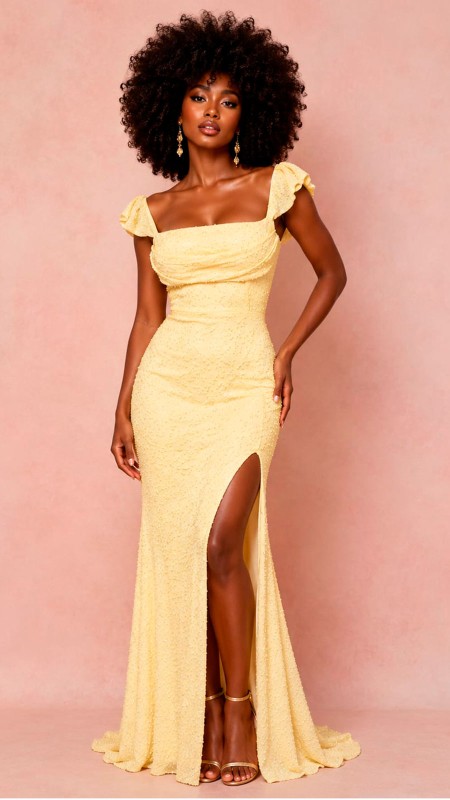 VESTIDO COLOR AMARILLO CLARO CON PERLAS Y ESCOTE EN LA ESPALDA
