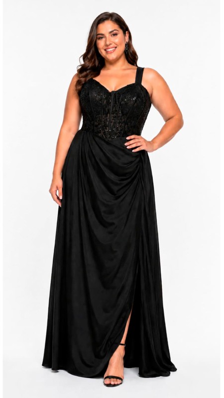 VESTIDO NEGRO CON ESTRAPLE EN LA PARTE SUPERIOR Y DETALLES DE BRILLOS