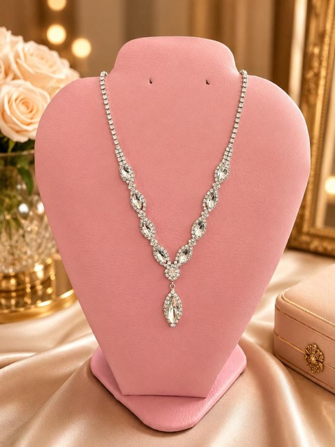 VENTA DE COLLAR PLATEADO CON DIAMANTE