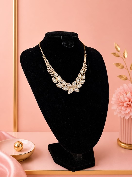 VENTA DE COLLAR DORADO CON DIAMATES HOJAS
