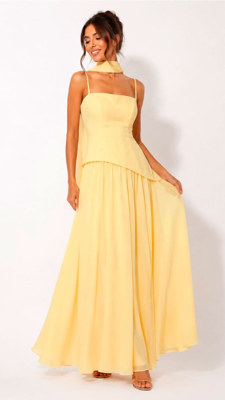VESTIDO AMARILLO CLARO EN ESTRAPLE CON MASCADA