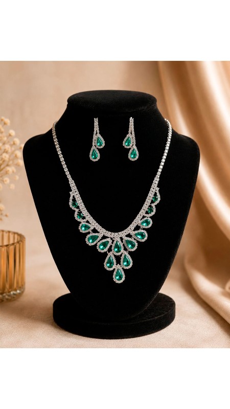 COLLAR MAS ARETES EN FORMA DE DIAMANTES COLOR VERDE OSCURO