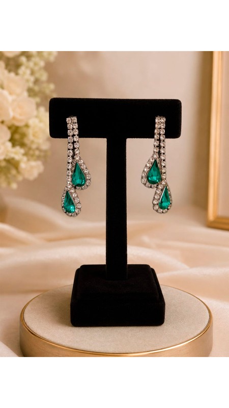 ARETES EN FORMA DE GOTA COLOR VERDE