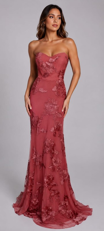 VESTIDO COLOR MELON OSCURO EN ESTRAPLE CON FLORES 3D