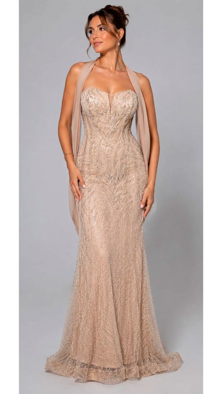 VESTIDO COLOR CREMA CON PERLA ESTRAPLE Y CON CAPA