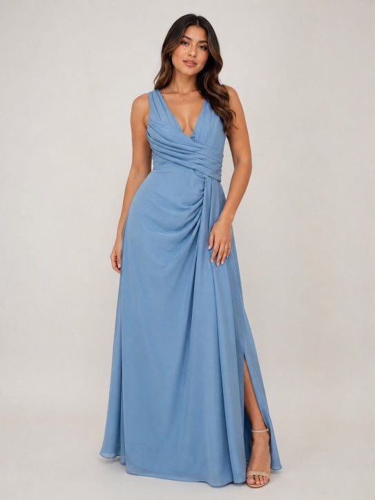 VESTIDO CELESTE CON UNA ABERTURA