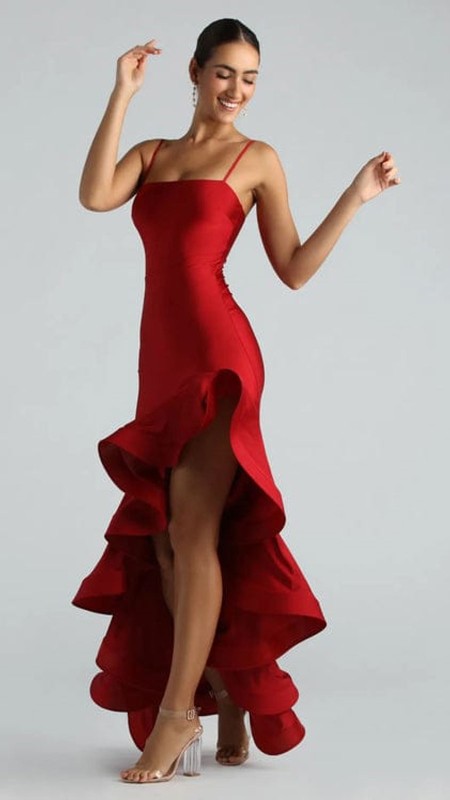 VESTIDO ROJO CON VOLADOS EN LA FALDA