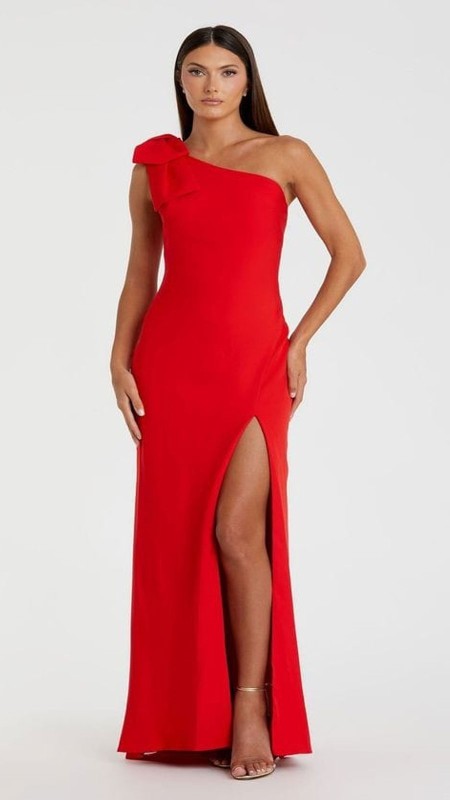 VESTIDO ROJO ASIMETRICO CON MOÑO EN HOMBRO