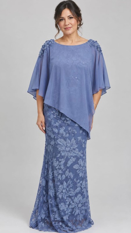 vestido azul claro con lentejuelas y poncho