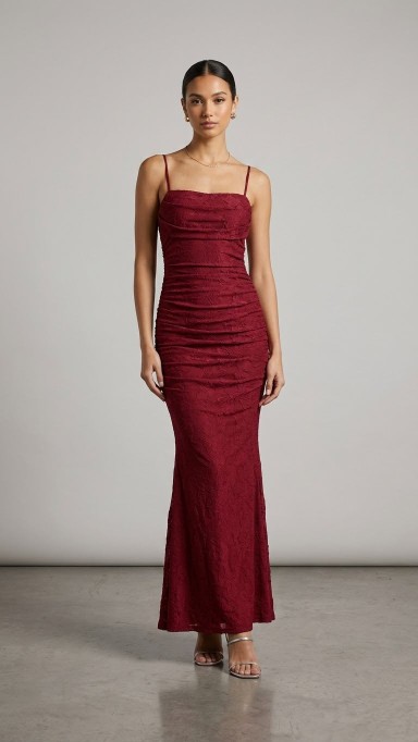VESTIDO GUINDO AL CUERPO