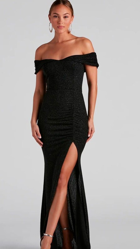 VESTIDO NEGRO CON BRILLOS MANGAS CAIDAS