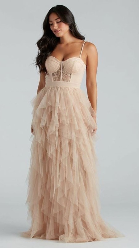 VESTIDO NUDE POMPOSO