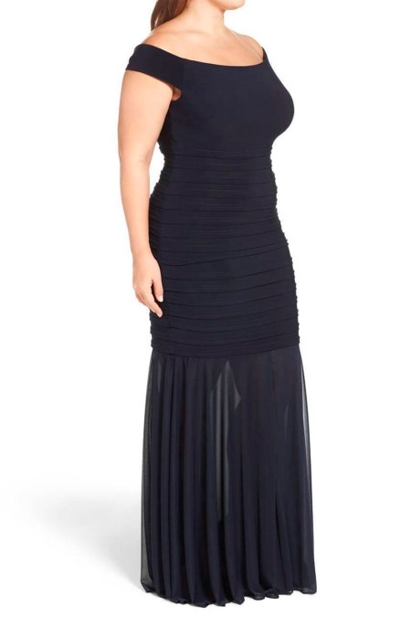 VESTIDO NEGRO CON FALDA PLISADA