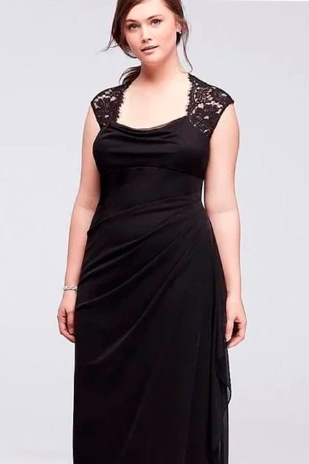 VESTIDO NEGRO CON ENCAJE EN ESPALDA