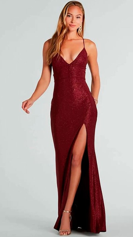 VESTIDO COLOR GUINDO CON BRILLITOS SIRENA