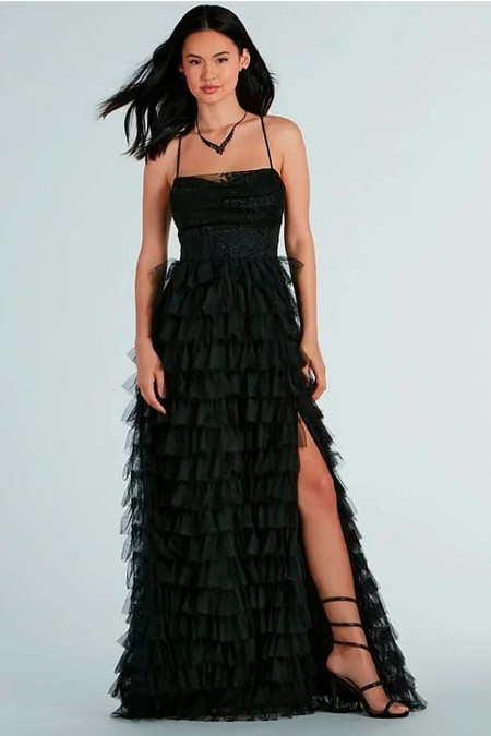VESTIDO NEGRO CON ENCAJE Y VOLADOS DE TULL