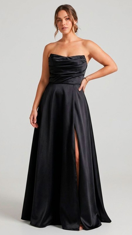 VESTIDO NEGRO ESTRAPLE CORTE CAMPANA