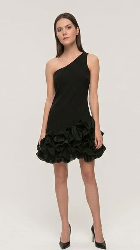 VESTIDO NEGRO CON VOLADOS