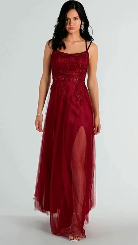 VESTIDO ROJO OSCURO POMPOSO
