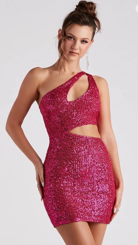 VESTIDO FUCSIA CON LENTEJUELAS CORTO