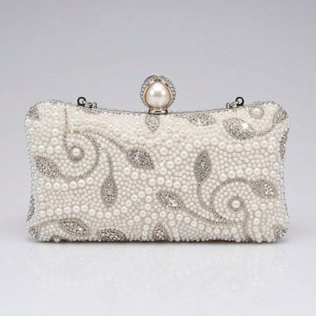 CARTERA DE MANO PLATEADA CON PERLAS