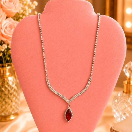 COLLAR CON PENDIENTE ROJO