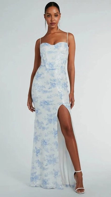 VESTIDO BLANCO FLOREADO CELESTE CON LENTEJUELAS