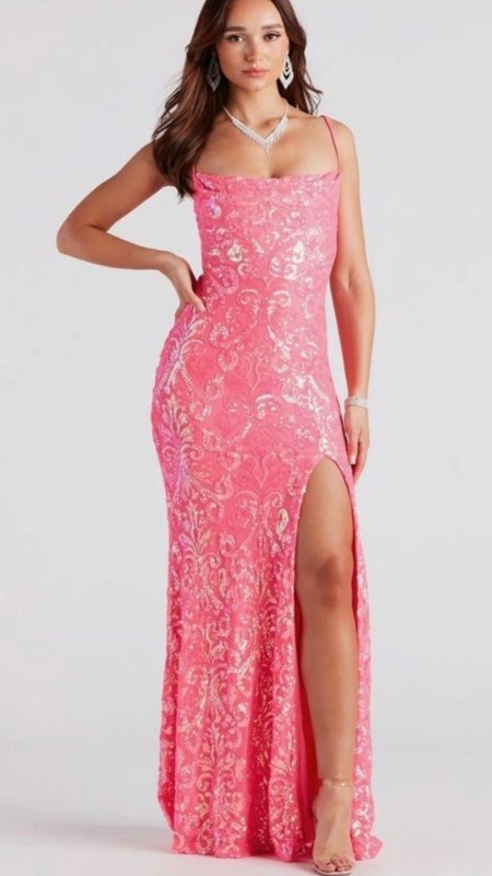 VESTIDO ROSADO CHICLE CON LENTEJUELAS